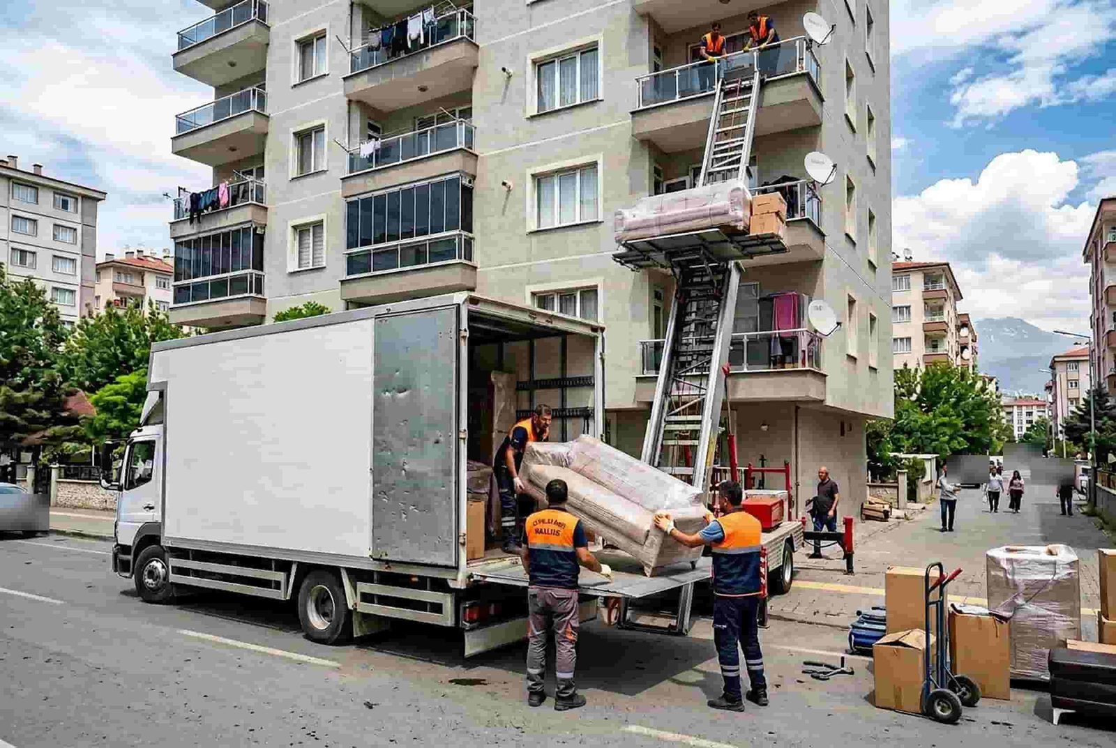 Kişiler Nakliye İletişim - Apartman onunde esya ve koli sevkiyati